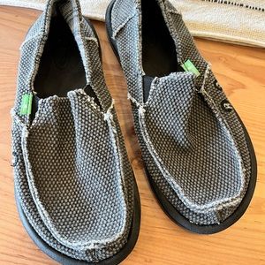 Kids Gray Sanuk Slip On Shoes Size 4